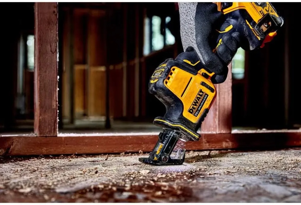 Piła szablasta DEWALT DCS369 2 – Metal Saw Reciprocating recenzja i cena